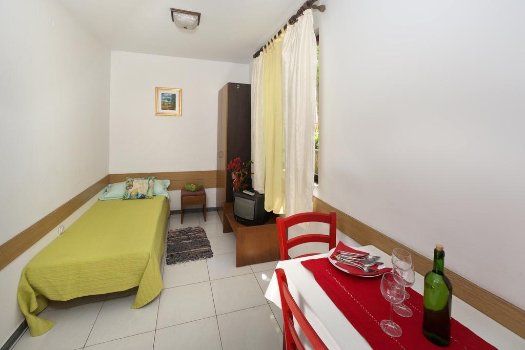 Apartments Mladenka Porec Phòng bức ảnh